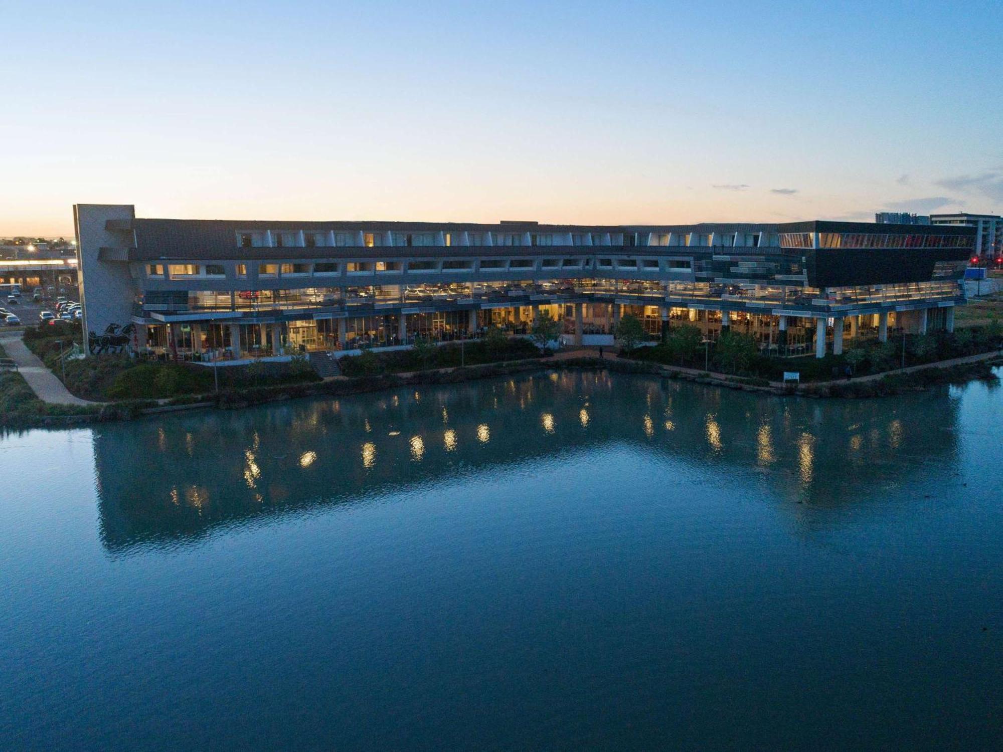 Mercure Melbourne Caroline Springs Exterior foto